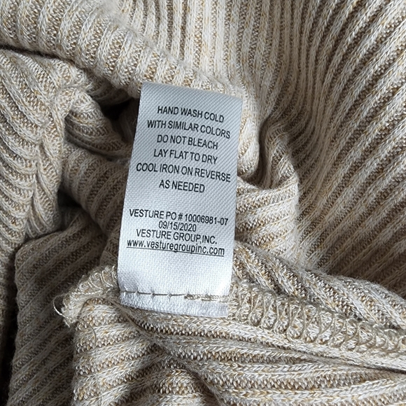 NWOT Status by Chenault Cowl Neck Oversized Tunic - Picture 9 of 13